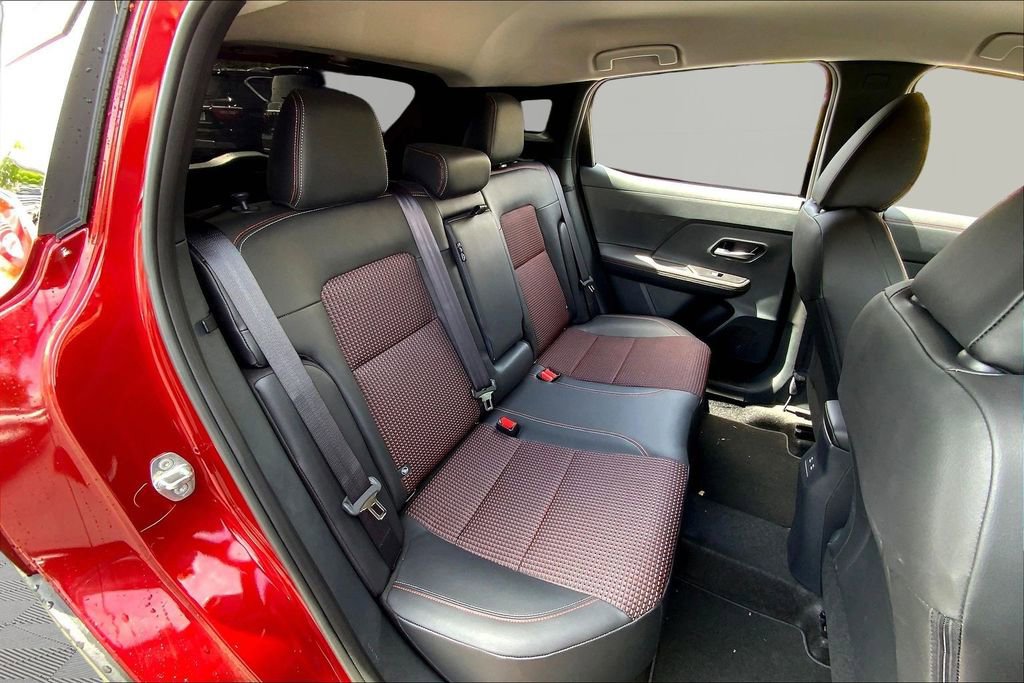 Used 2025 Nissan Kicks SR image 17