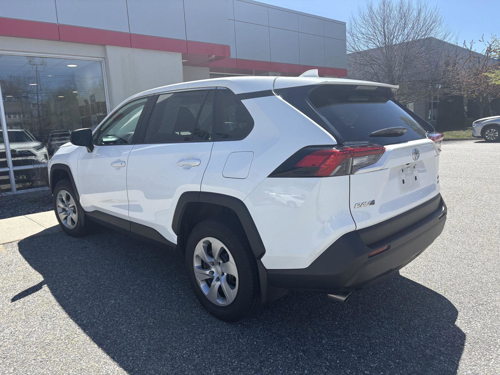 Used 2023 Toyota RAV4 LE AWD/4WD image 5