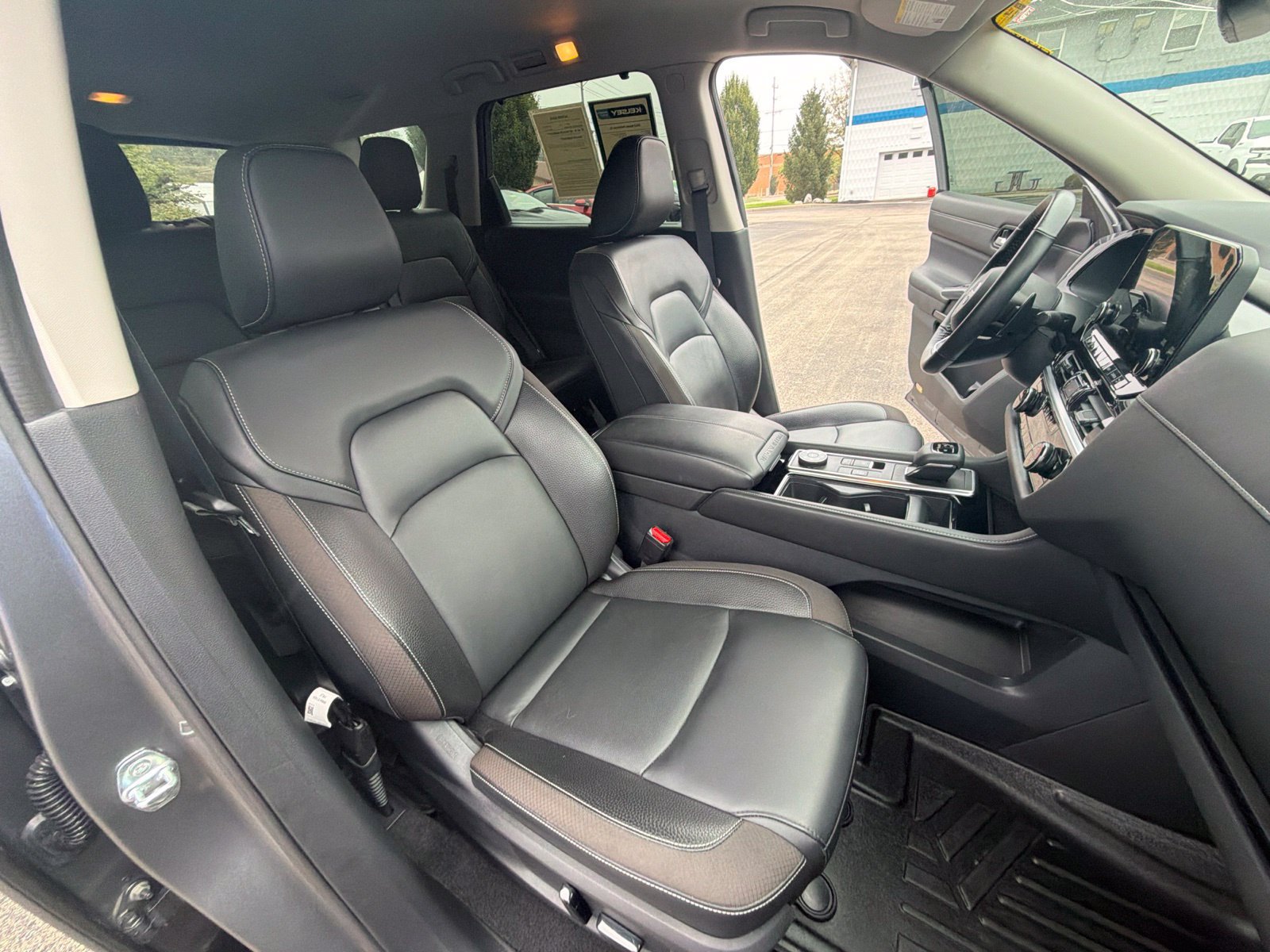 Used 2022 Nissan Pathfinder SL AWD/4WD image 31