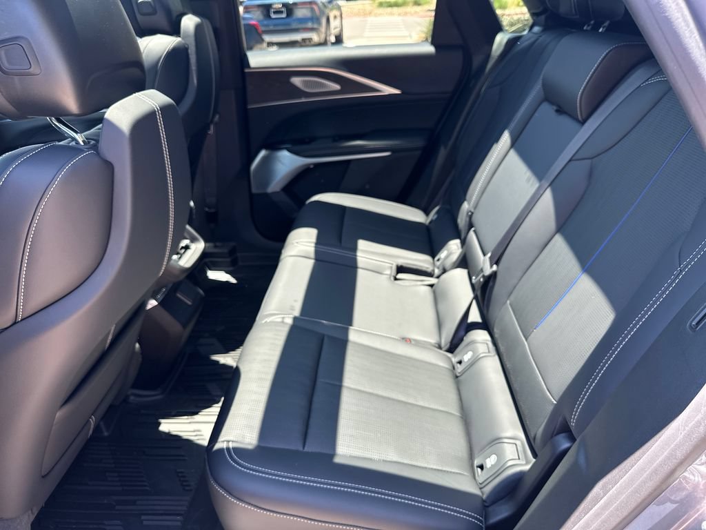 Certified 2025 Cadillac Lyriq Luxury w/ LPO, Floor Liner Package AWD/4WD image 36