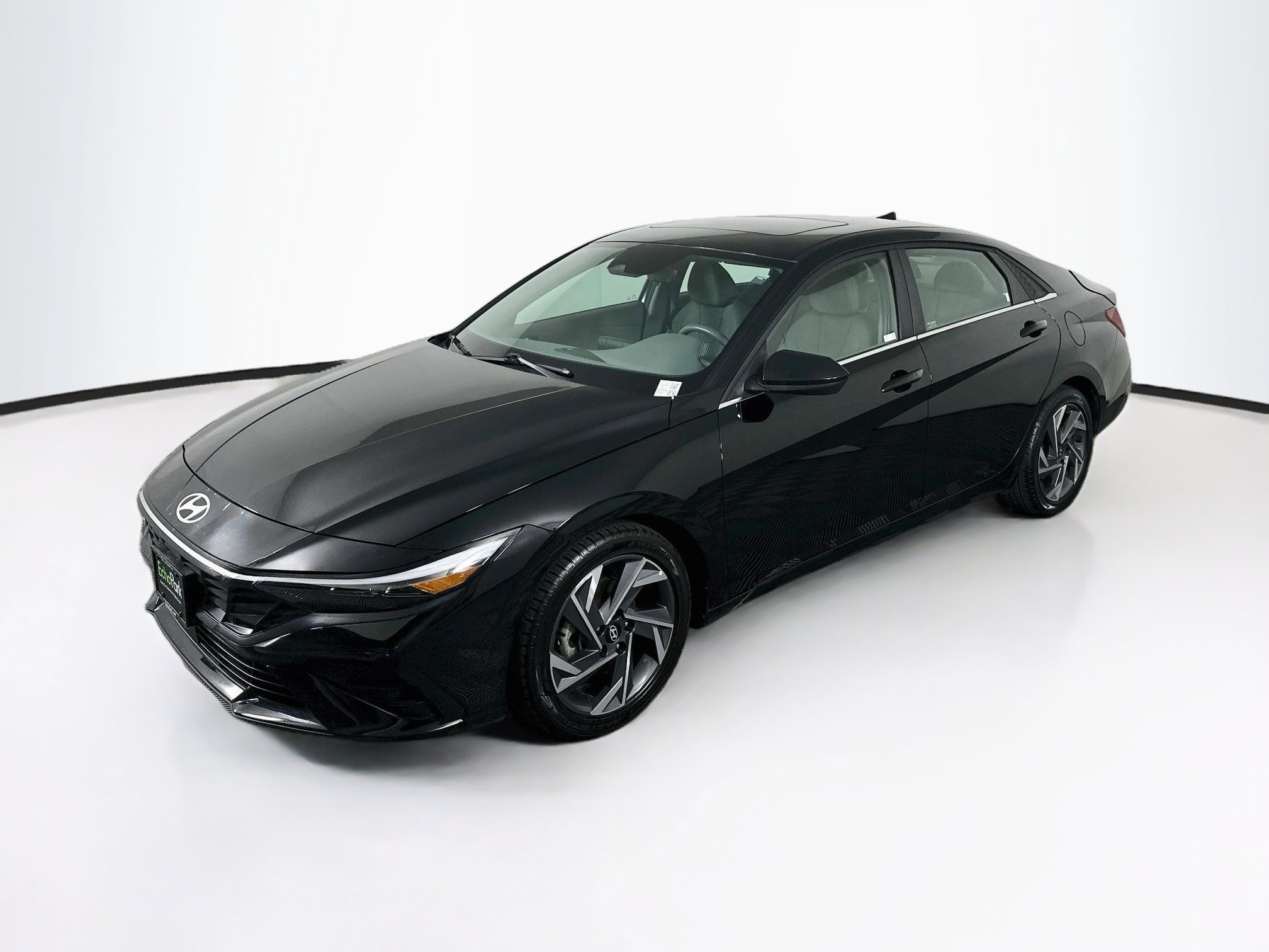 Used 2025 Hyundai Elantra SEL FWD image 3