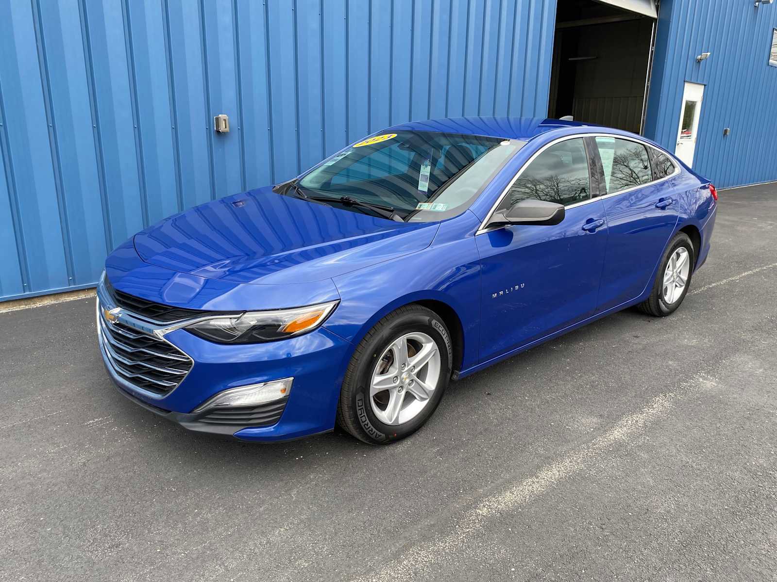 Used 2023 Chevrolet Malibu LS FWD image 2