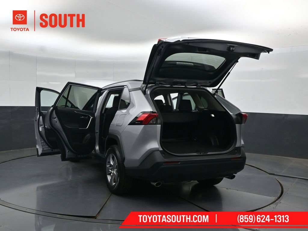 Used 2025 Toyota RAV4 XLE AWD/4WD image 54