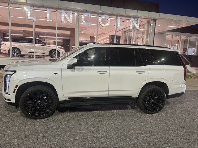 Used 2025 Cadillac Escalade Premium Luxury image 9