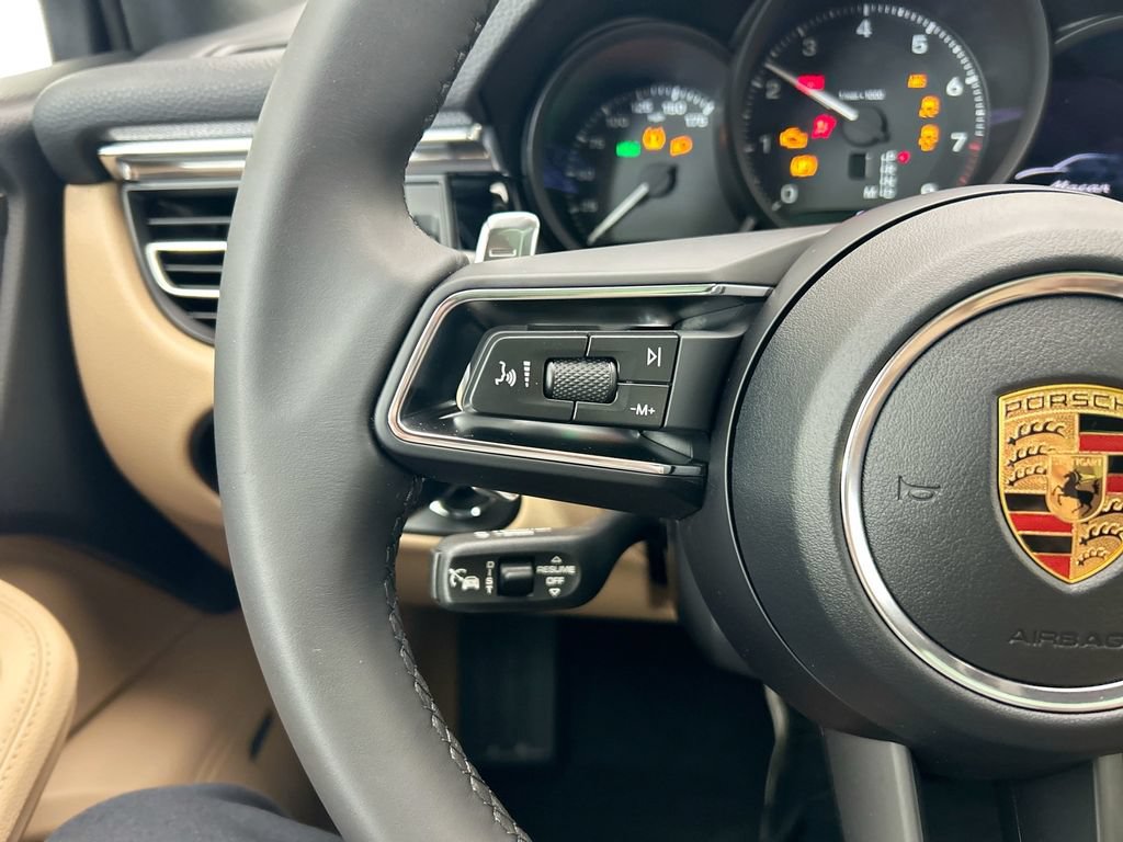 Used 2026 Porsche Macan AWD/4WD image 14
