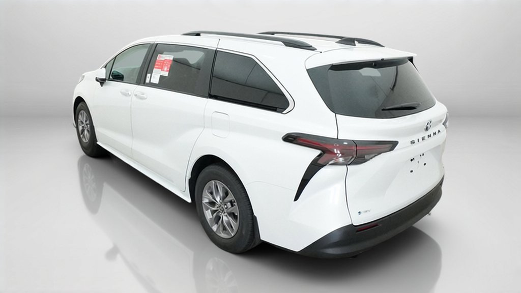 New 2026 Toyota Sienna XLE FWD image 8