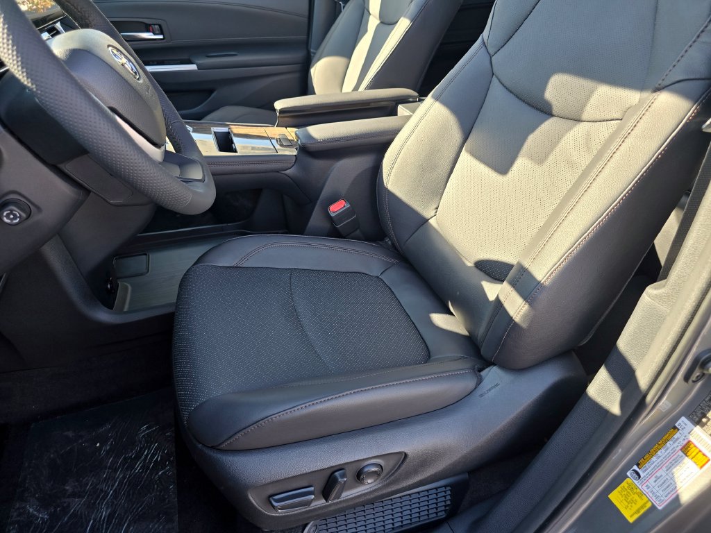New 2026 Toyota Sienna Platinum AWD/4WD image 27