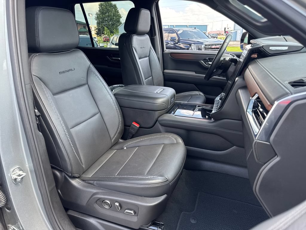 Used 2025 GMC Yukon Denali AWD/4WD image 14