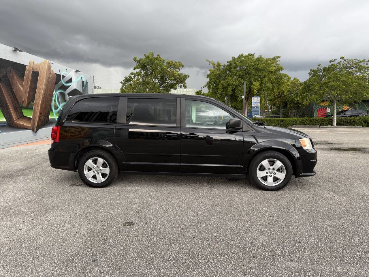 Used 2013 Dodge Grand Caravan SE image 9
