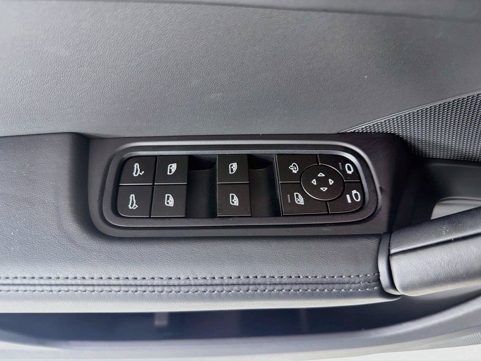 Certified 2025 Porsche Cayenne Coupe AWD/4WD image 8