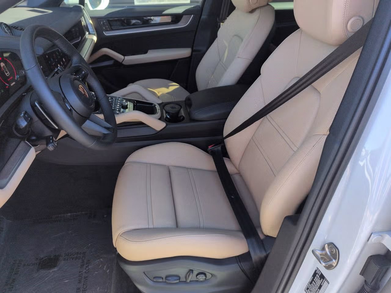 Certified 2026 Porsche Cayenne Coupe AWD/4WD image 5