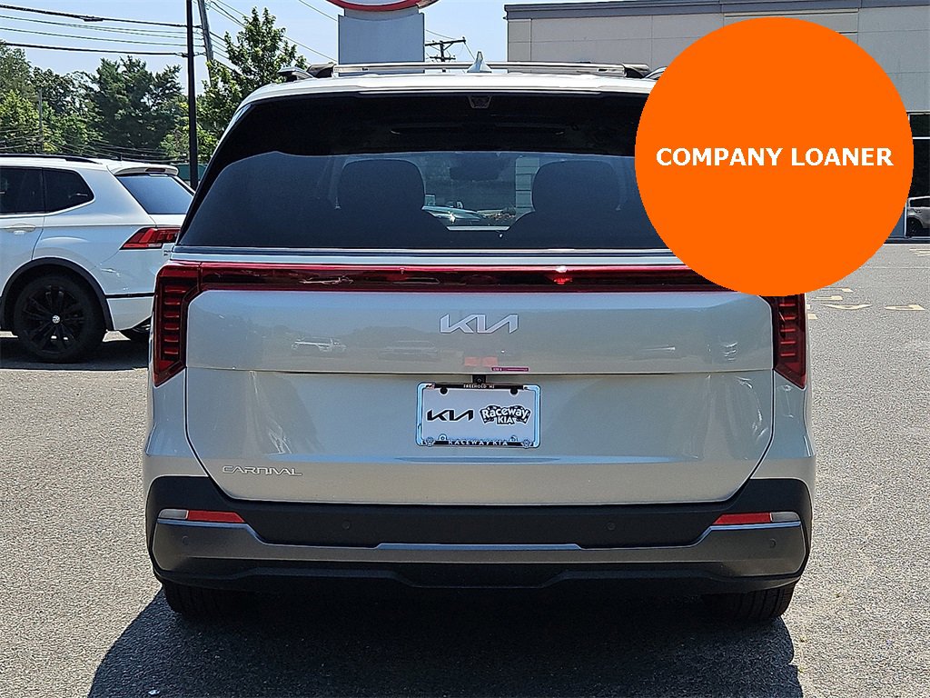 Used 2025 Kia Carnival SX Prestige image 5
