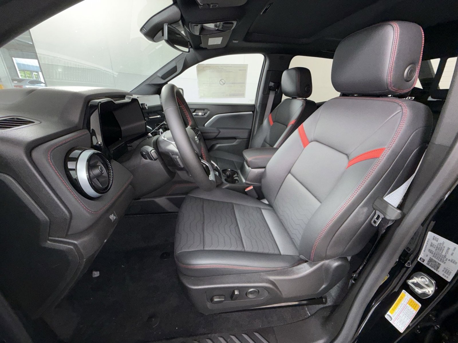 New 2026 Chevrolet Colorado Z71 w/ Midnight Edition AWD/4WD image 13