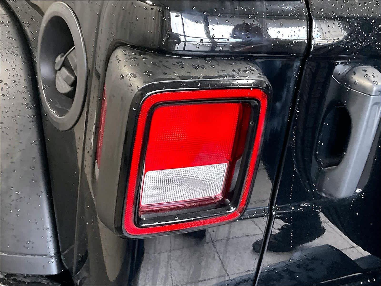 Used 2021 Jeep Wrangler Unlimited Sport image 33
