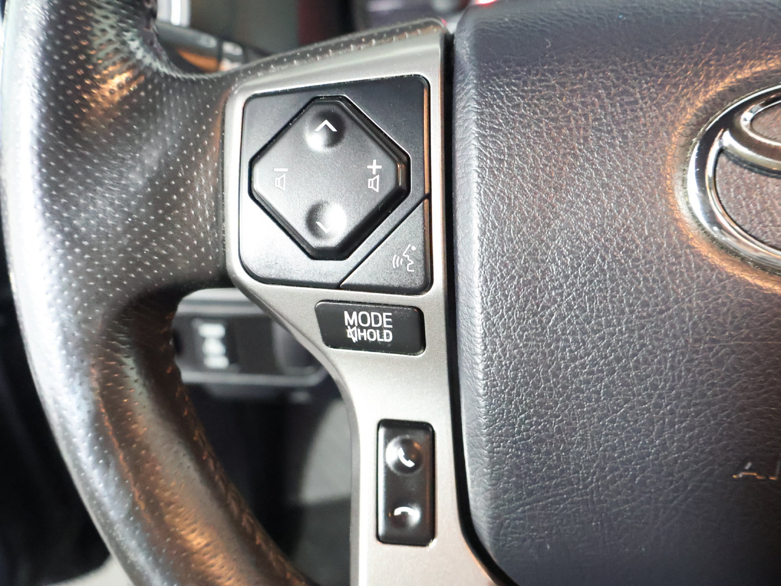 Used 2016 Toyota Tacoma Limited w/ Towing Package AWD/4WD image 34
