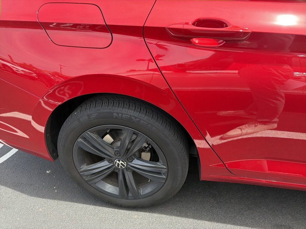 Used 2024 Volkswagen Jetta SE w/ Panoramic Sunroof Package FWD image 12