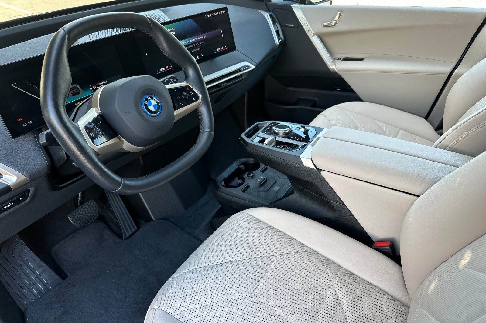 Used 2025 BMW iX xDrive50 image 11