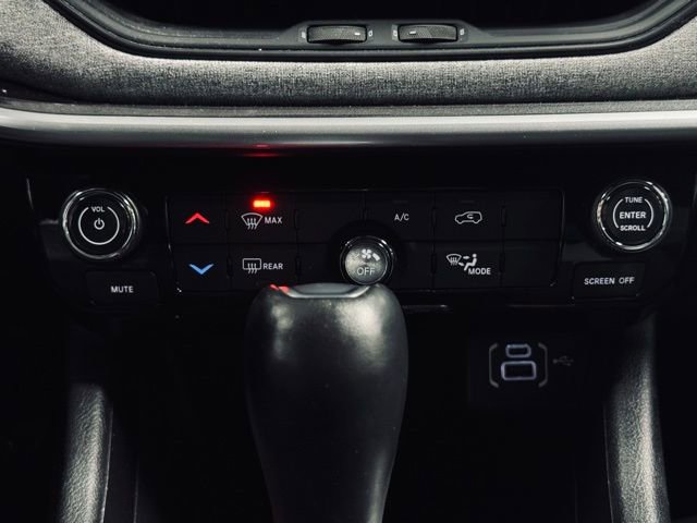 Used 2023 Jeep Compass Latitude image 30