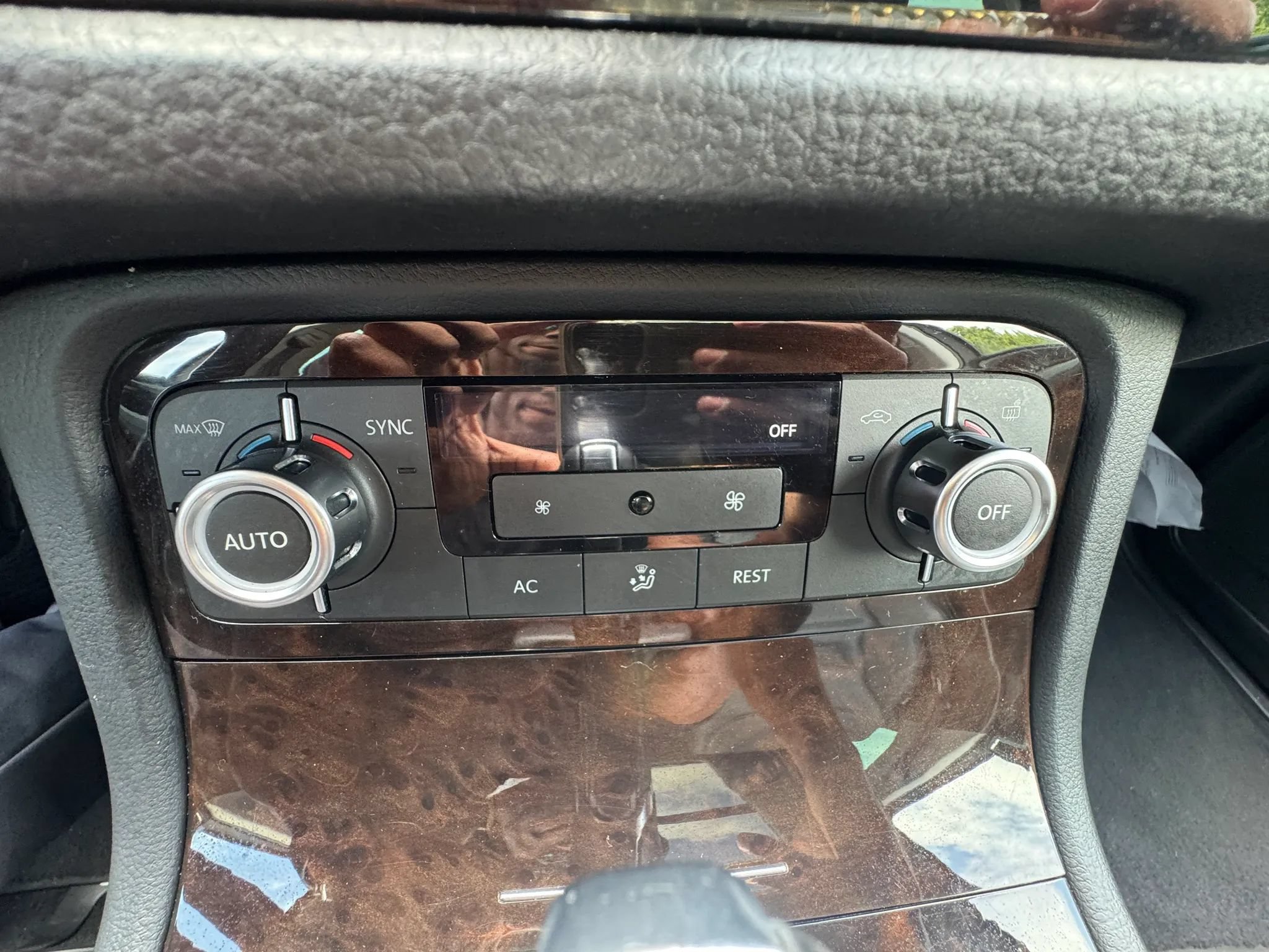 Used 2013 Volkswagen Touareg VR6 AWD/4WD image 32