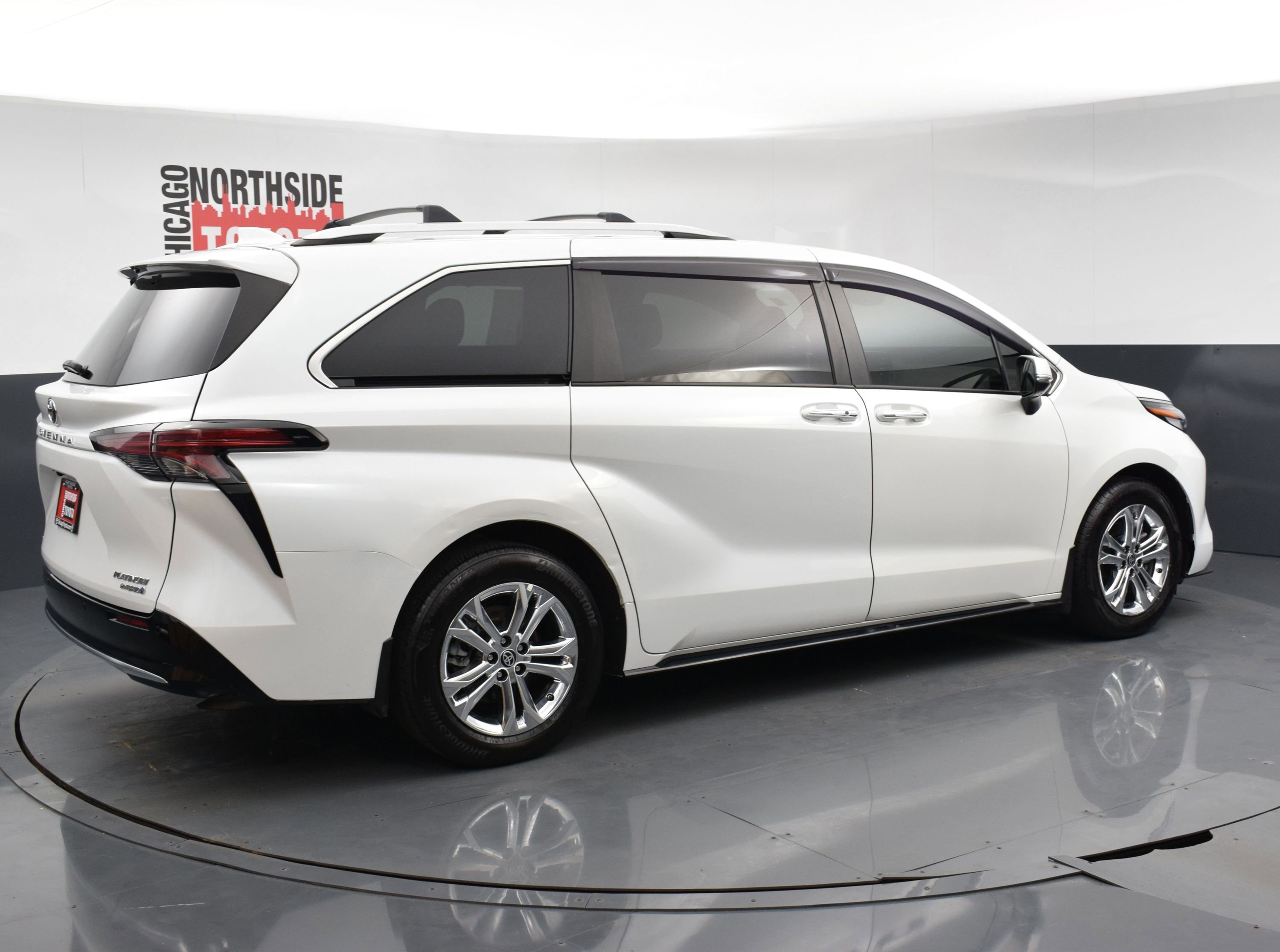 Used 2022 Toyota Sienna Platinum AWD/4WD image 4