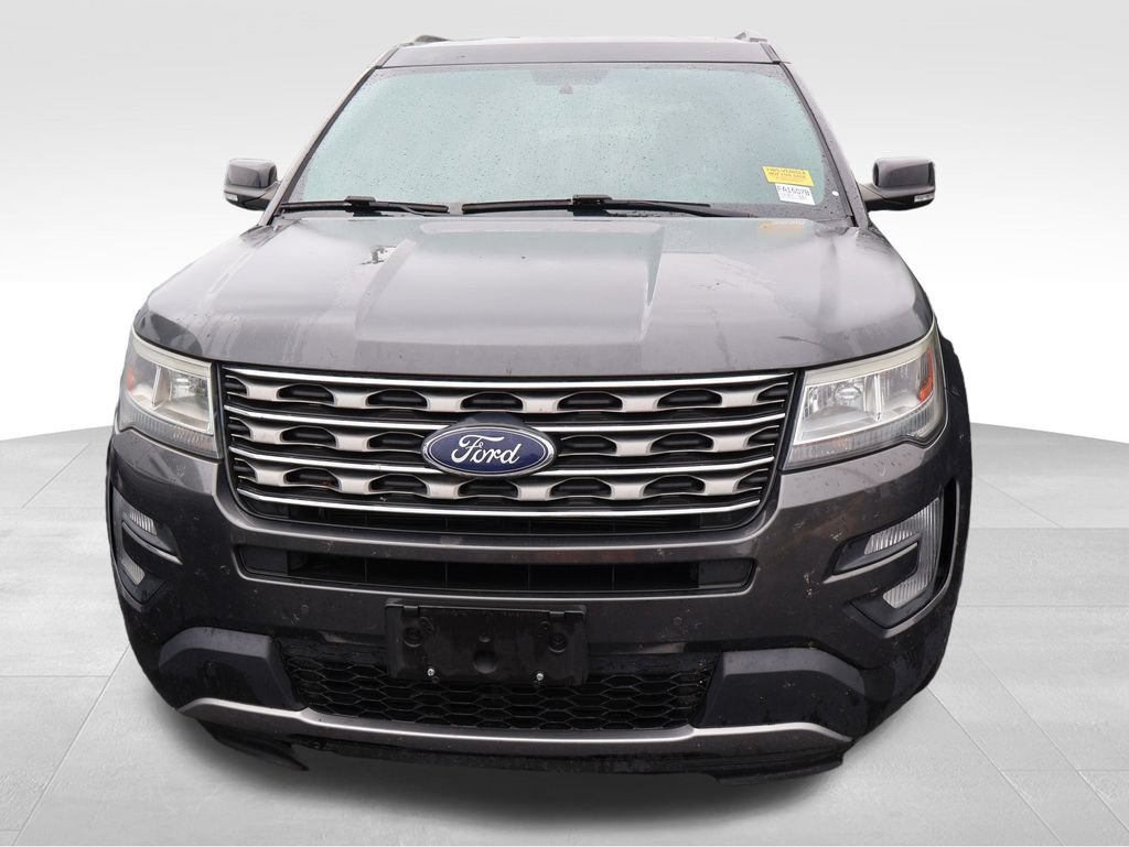 Used 2017 Ford Explorer XLT w/ Equipment Group 202A FWD image 5