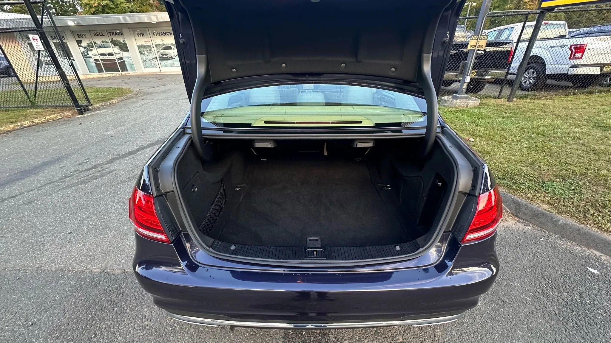 Used 2016 Mercedes-Benz E 350 4MATIC Sedan image 11