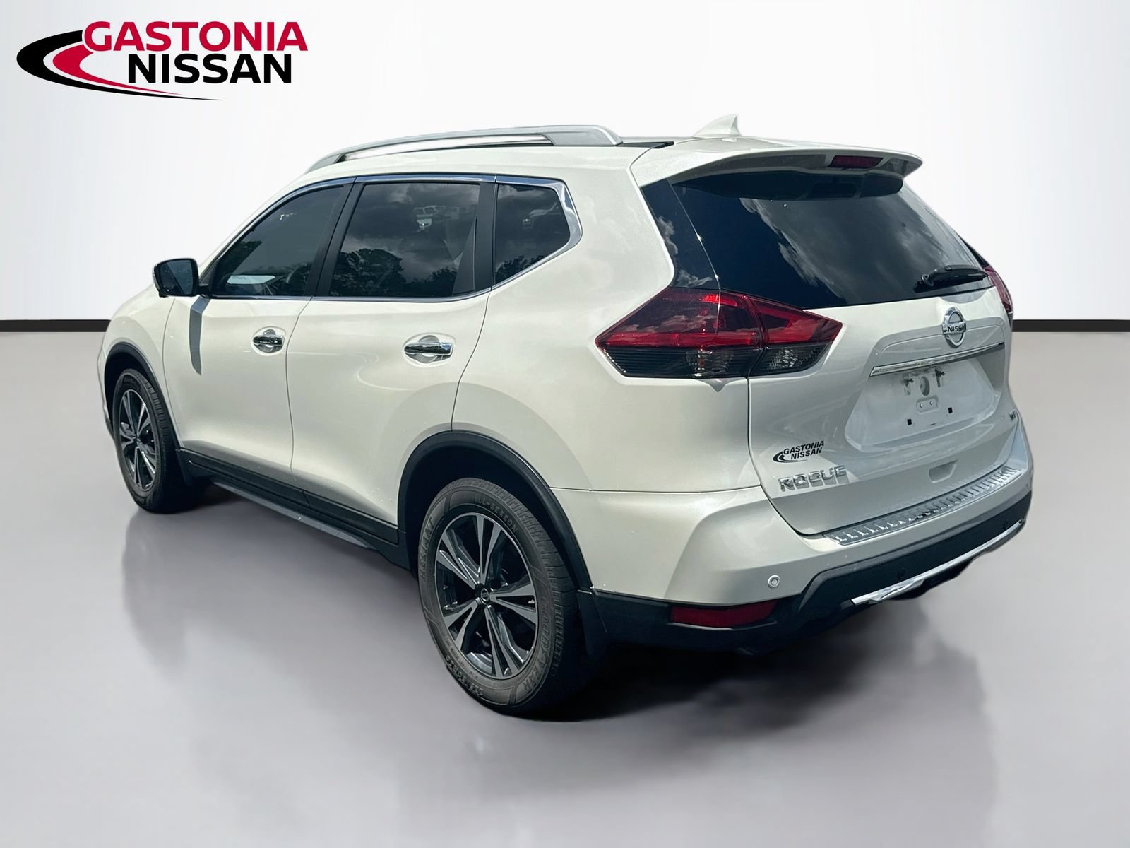 Used 2019 Nissan Rogue SV w/ Premium Package FWD image 6