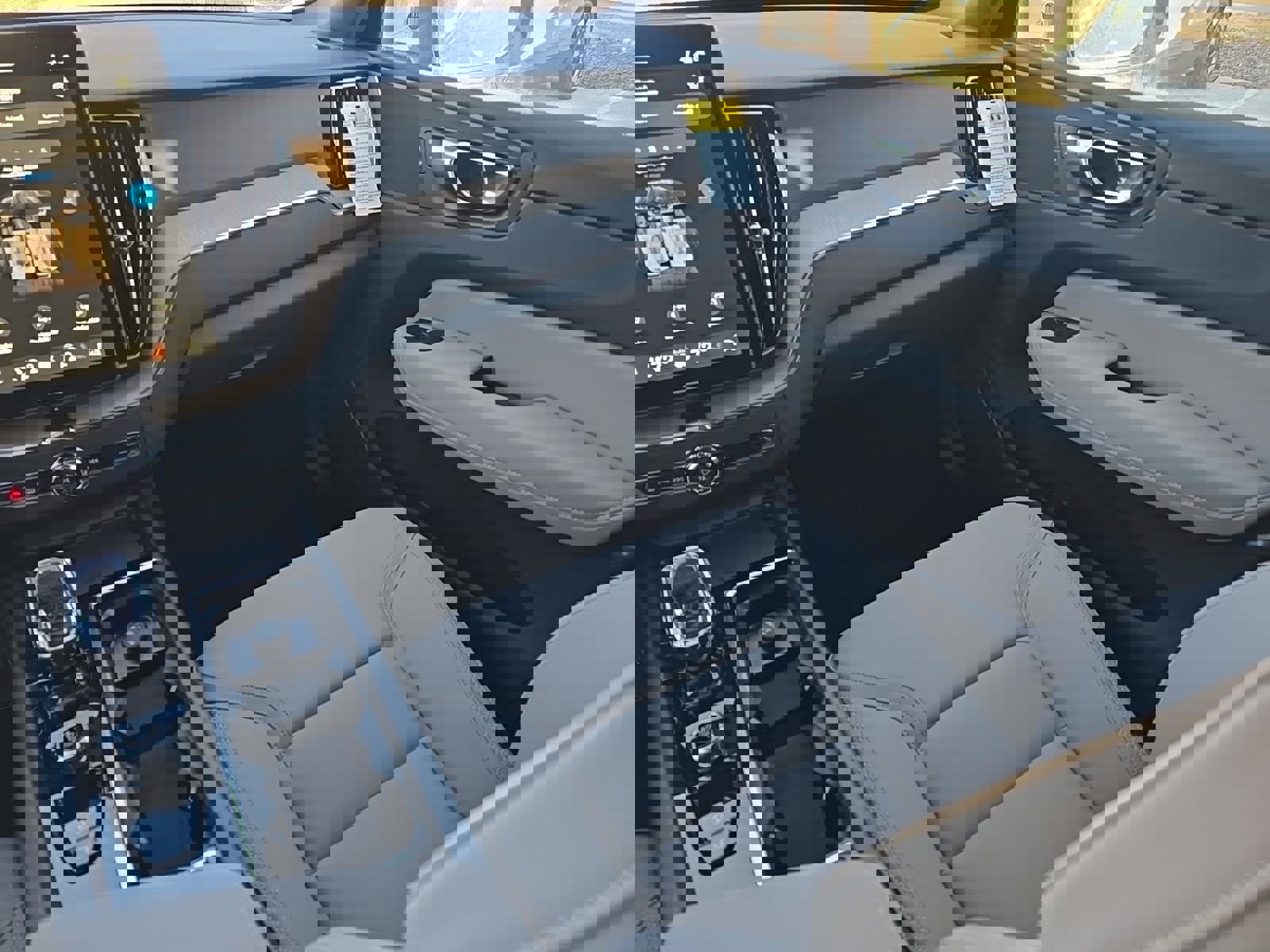 New 2026 Volvo XC60 B5 Core w/ Climate Package image 19