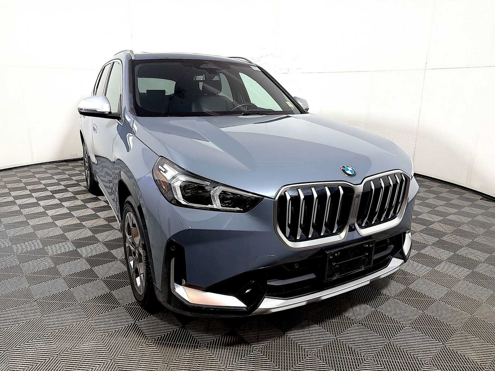 Used 2024 BMW X1 xDrive28i w/ Premium Package AWD/4WD image 2