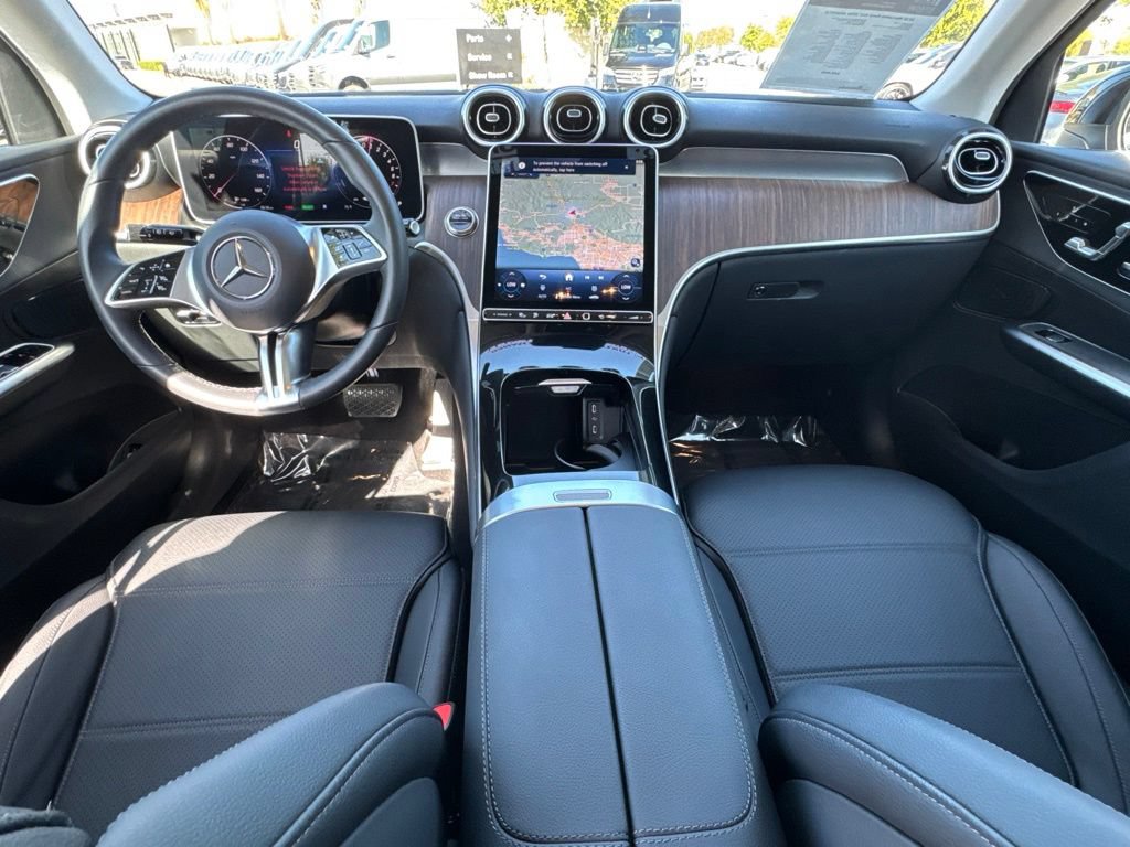 Used 2025 Mercedes-Benz GLC 350e 4MATIC image 30