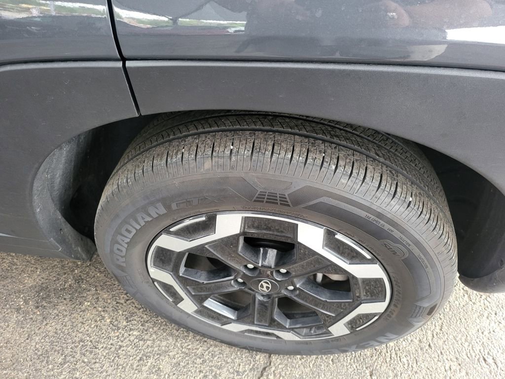 Used 2025 Hyundai Santa Fe SEL FWD image 6