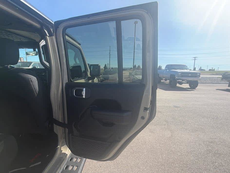 Used 2020 Jeep Gladiator Sport w/ Quick Order Package 24S AWD/4WD image 23