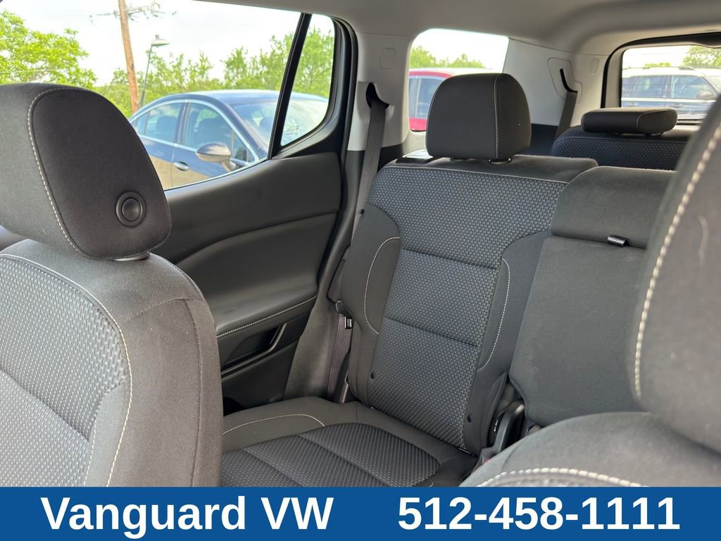 Used 2023 GMC Acadia SLE w/ Driver Convenience Package FWD image 11