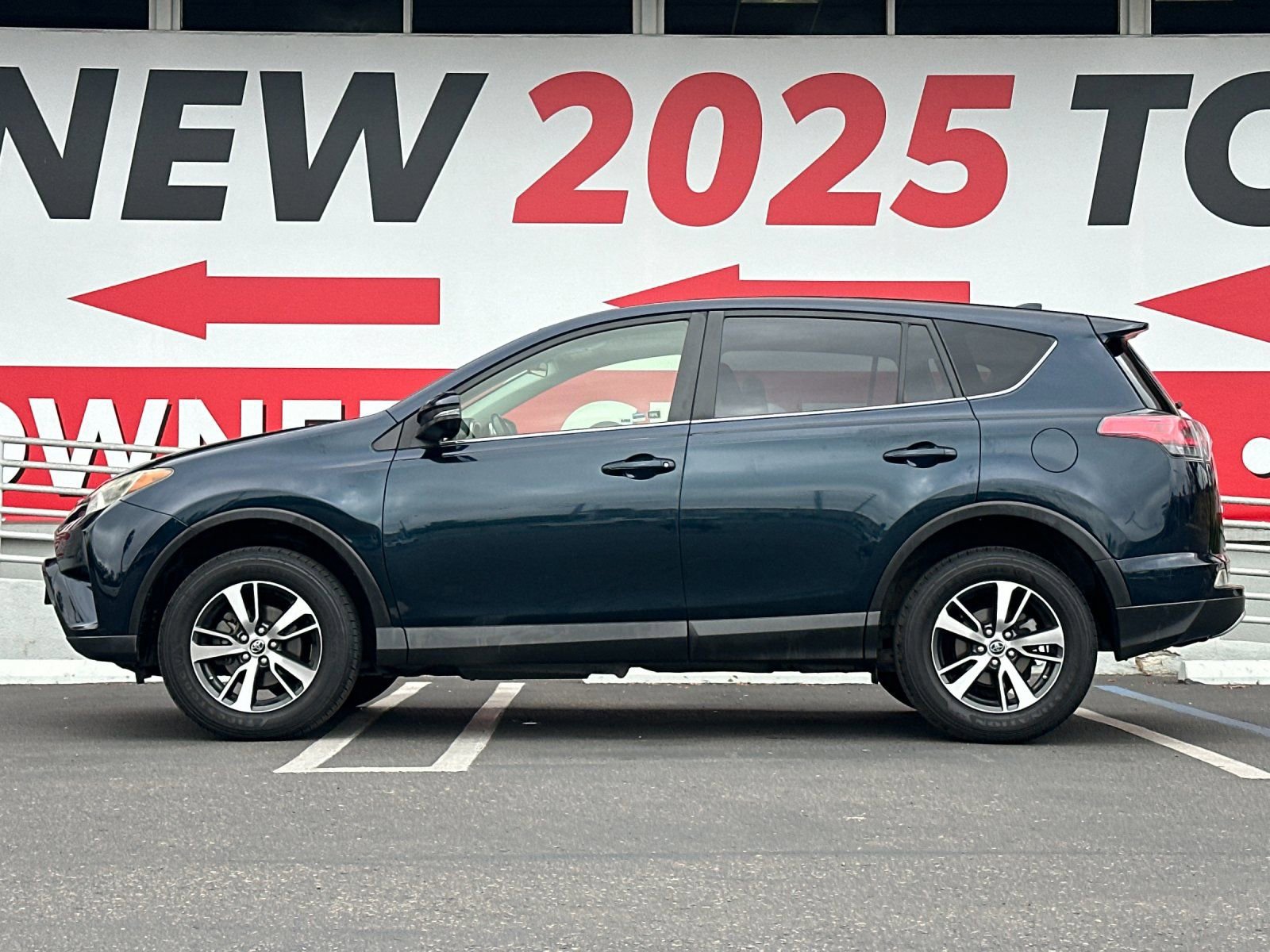 Used 2018 Toyota RAV4 XLE w/ Preferred Accessory Package image 2
