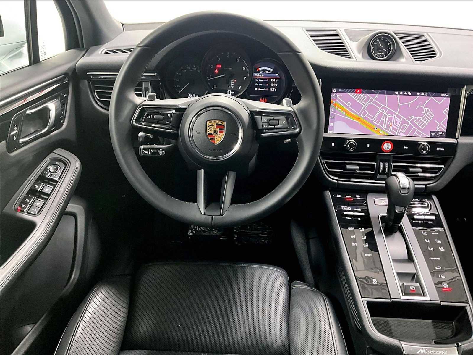 Used 2025 Porsche Macan image 15