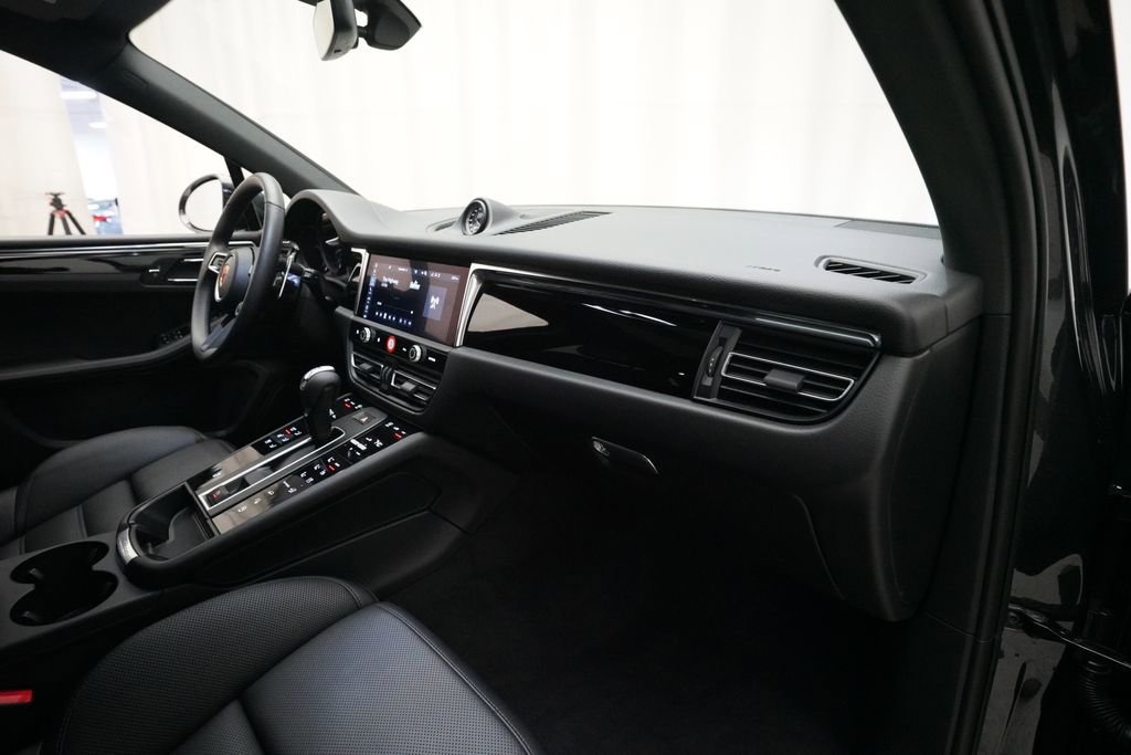 Certified 2026 Porsche Macan image 26