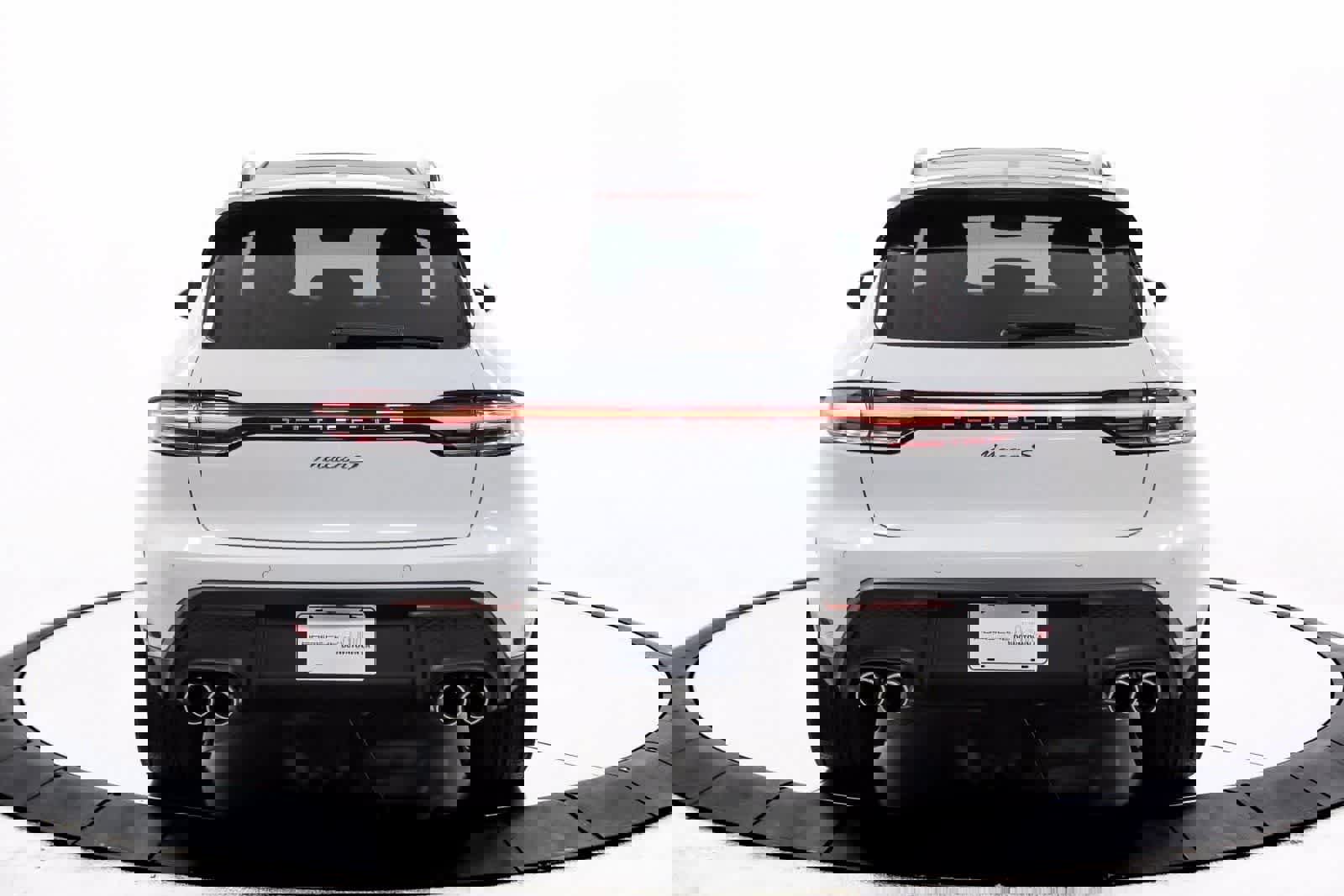 Certified 2025 Porsche Macan S image 6