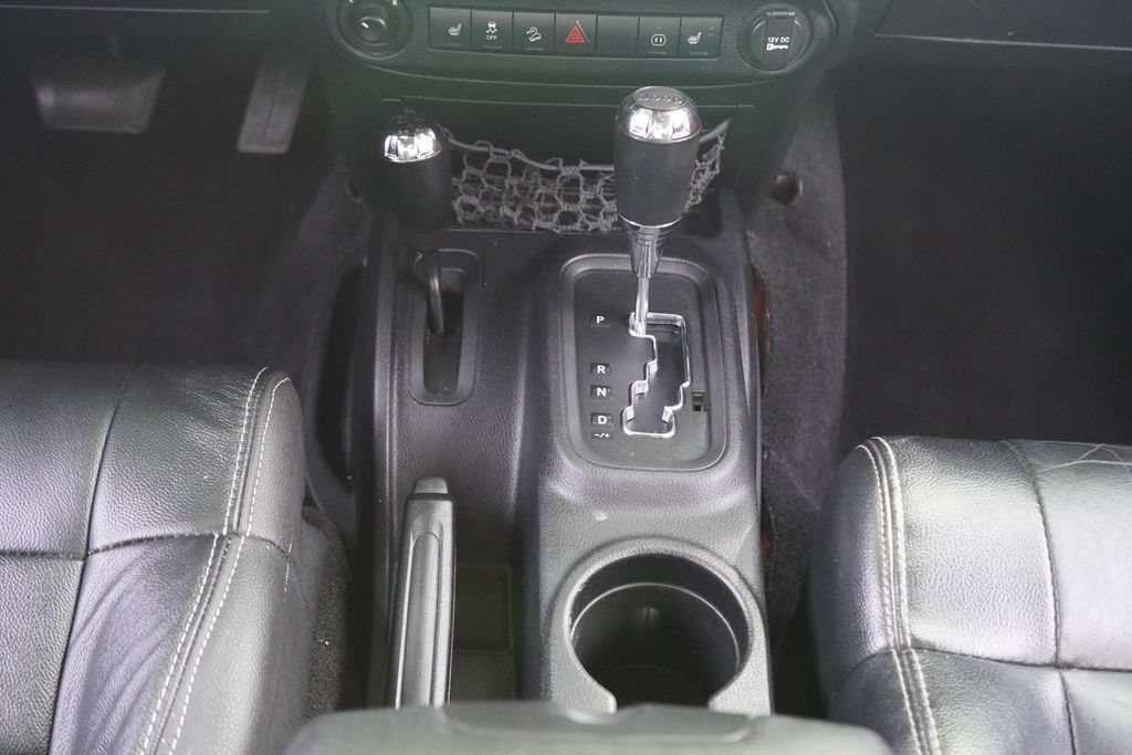 Used 2012 Jeep Wrangler Unlimited Sahara w/ Dual Top Group AWD/4WD image 23