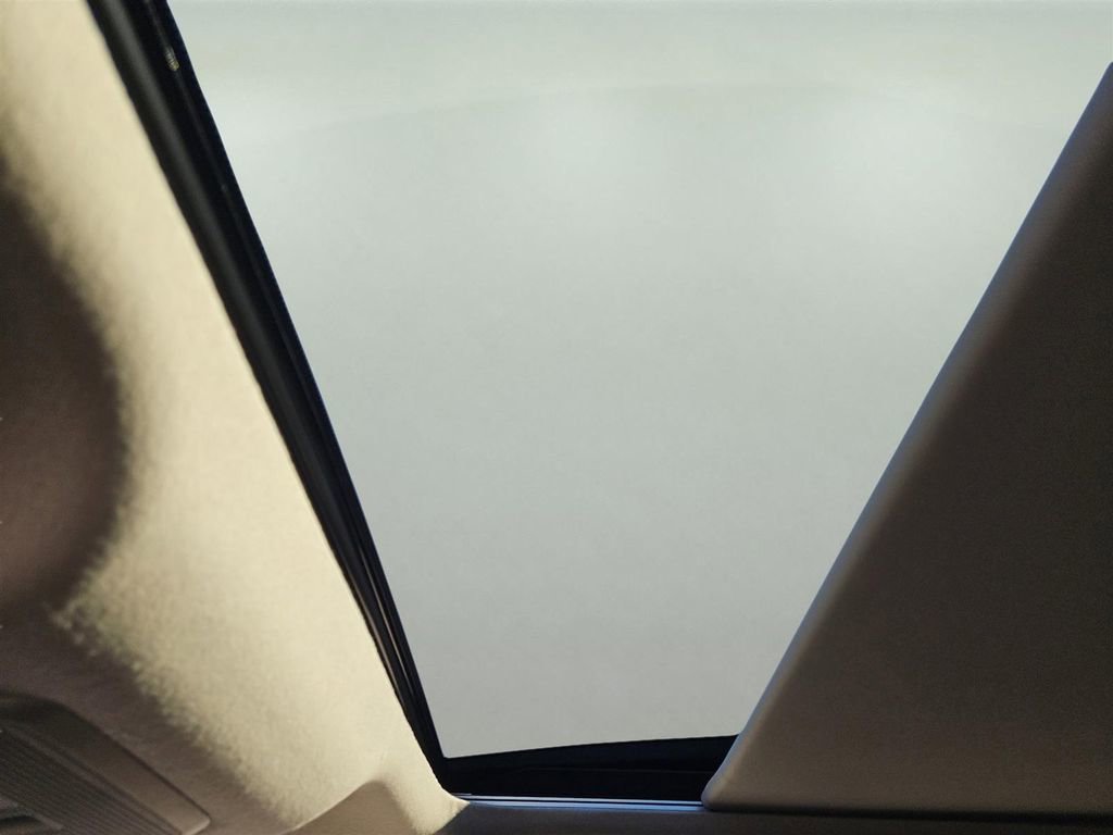 New 2026 Nissan Kicks SR w/ SR Premium Package image 8