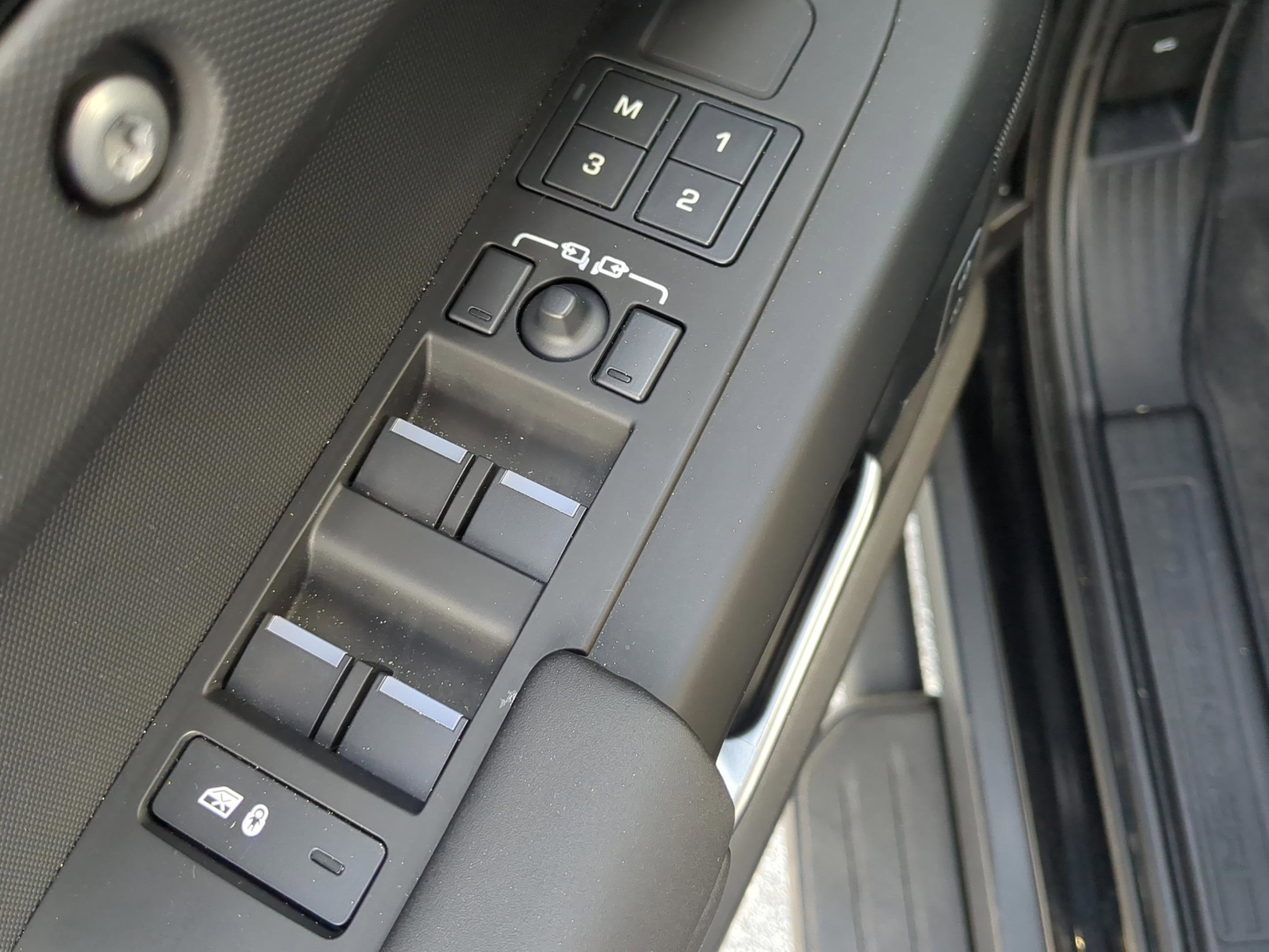 Used 2025 Land Rover Defender 110 S AWD/4WD image 23