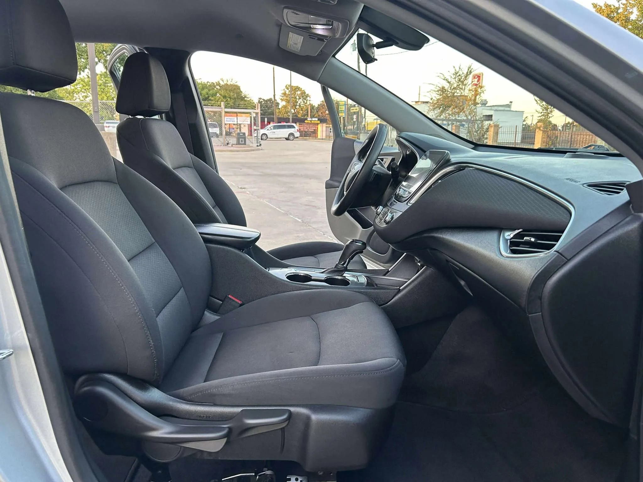 Used 2019 Chevrolet Malibu LT image 23