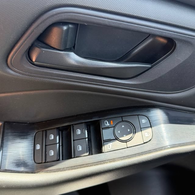 Used 2024 Nissan Rogue S FWD image 15
