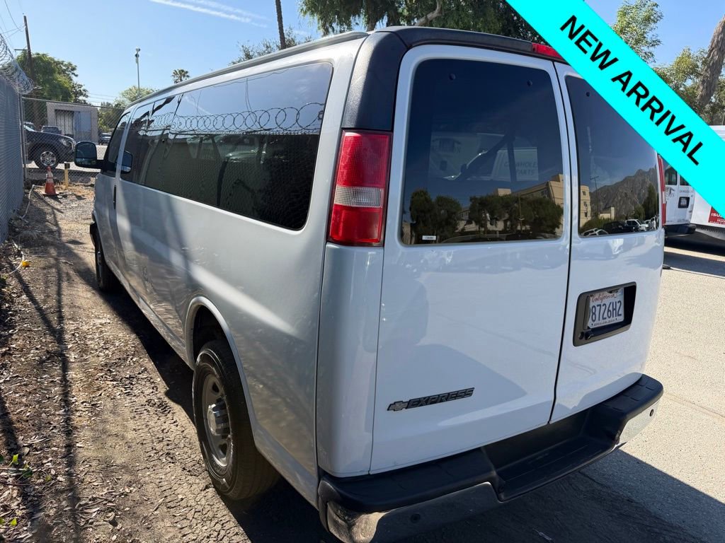 Used 2017 Chevrolet Express 3500 LT w/ LT Preferred Equipment Group image 4