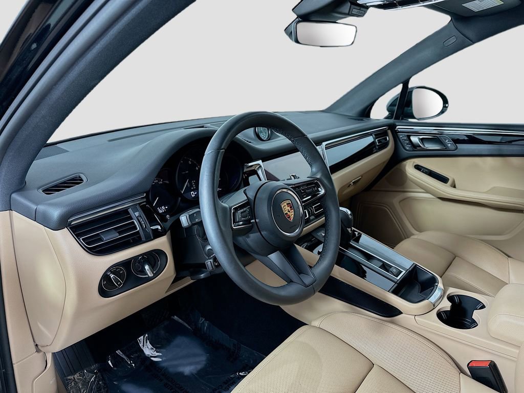 Certified 2026 Porsche Macan image 4