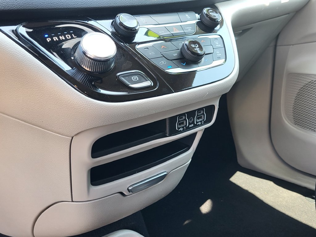 Used 2023 Chrysler Voyager LX FWD image 21