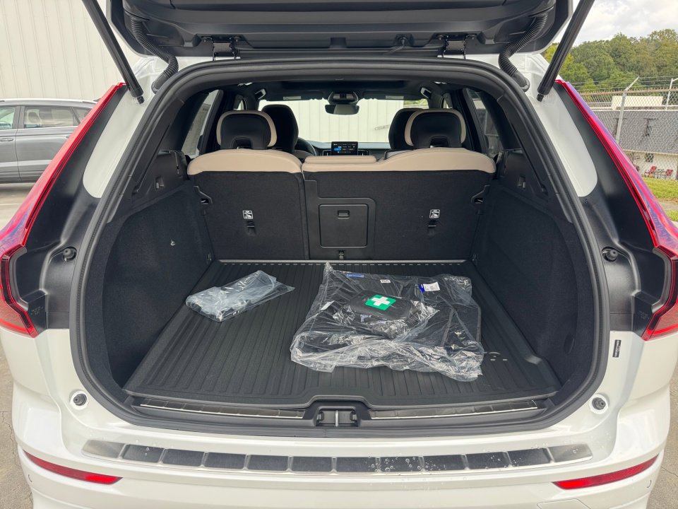 New 2026 Volvo XC60 B5 Plus w/ Protection Package Premier image 15