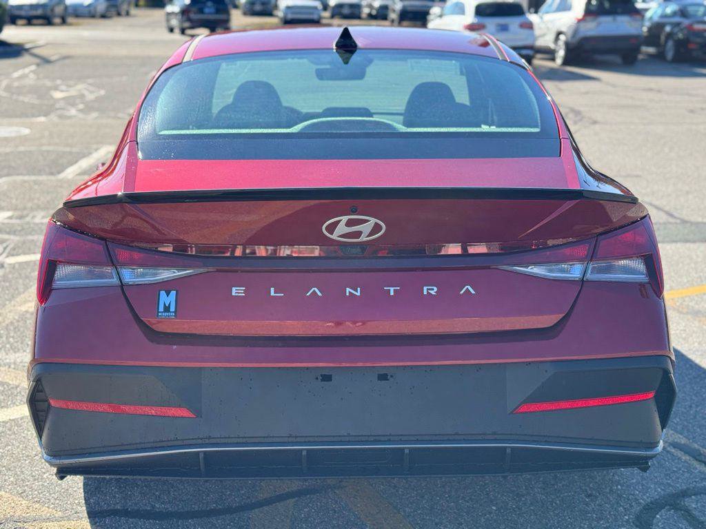 New 2025 Hyundai Elantra Sport FWD image 4