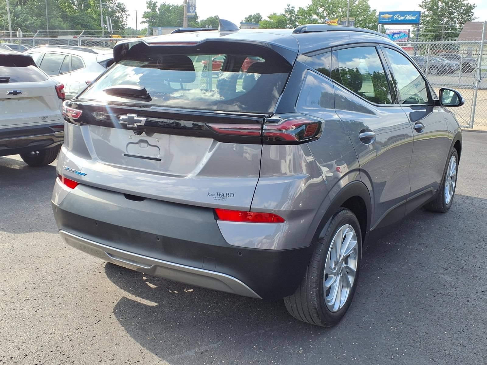 Used 2023 Chevrolet Bolt EUV LT w/ Driver Confidence Package FWD image 4