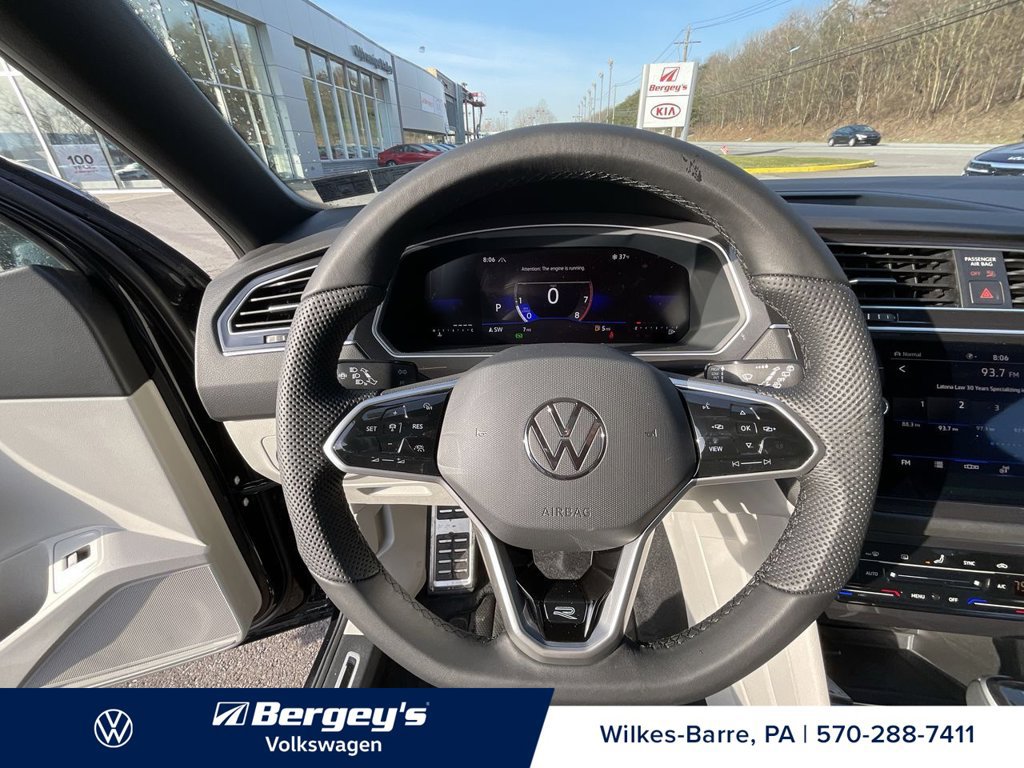 Used 2024 Volkswagen Tiguan SE R-Line AWD/4WD image 15