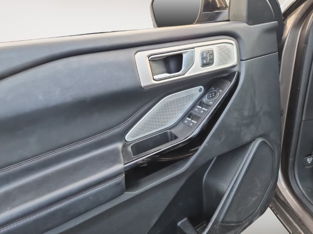 Used 2021 Ford Explorer Platinum w/ Equipment Group 601A AWD/4WD image 10